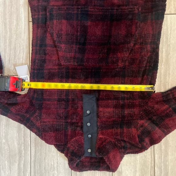 Eddie Bauer Womens Medium Top Sherpa Sweatshirt Red Black Plaid 1/4 Button New - Picture 3 of 8